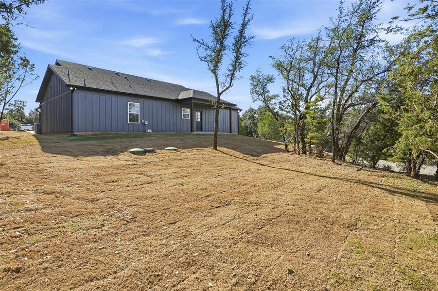 Exterior details and patio area of a home in , Granbury (Image 4).