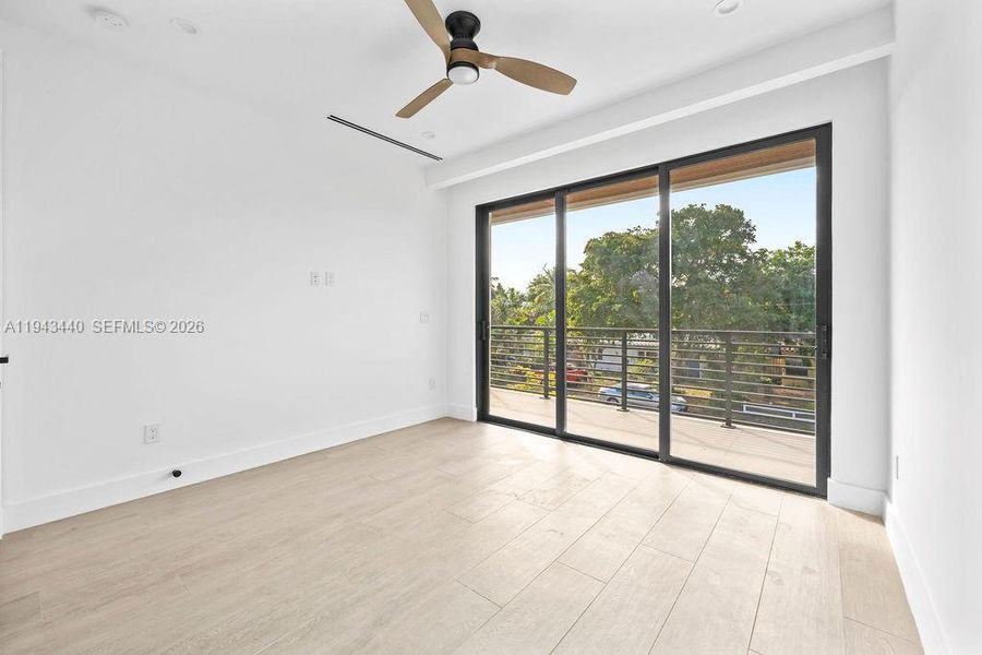 Spacious, unfurnished interior of a new home in , Fort Lauderdale (Image 23). Spacious, unfurnished interior of a new home in , Fort Lauderdale (Image 23).