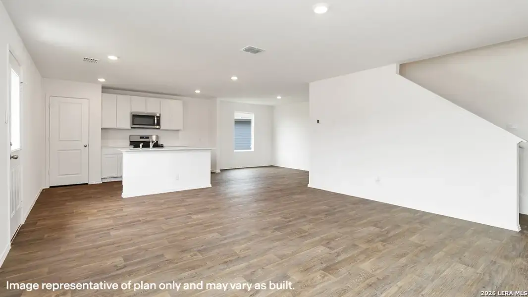 Spacious, unfurnished interior of a new home in Avenida, Converse (Image 26).