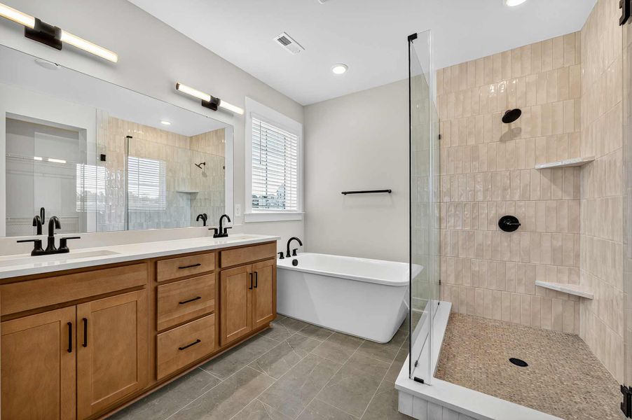 The Savannah - Owner's Bath The Savannah - Owner's Bath