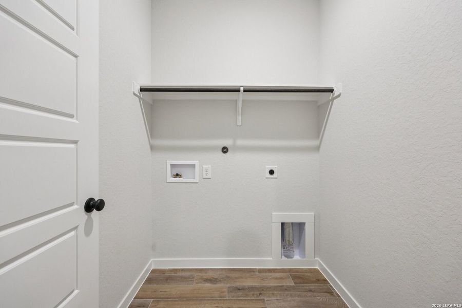 Spacious, unfurnished interior of a new home in Meyer Ranch, New Braunfels (Image 16).