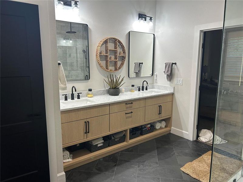 Furnished interior view inside a new home in , Orlando (Image 6).