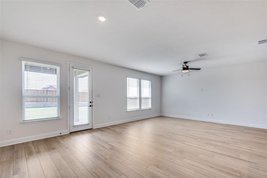 Spacious, unfurnished interior of a new home in Sierra Vista at Kelly Ranch, Aledo (Image 12).