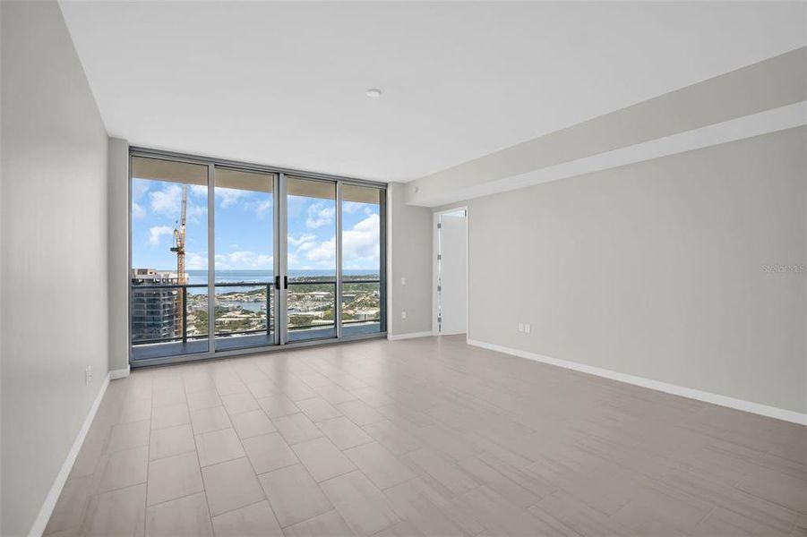 Spacious, unfurnished interior of a new home in , St. Petersburg (Image 21).