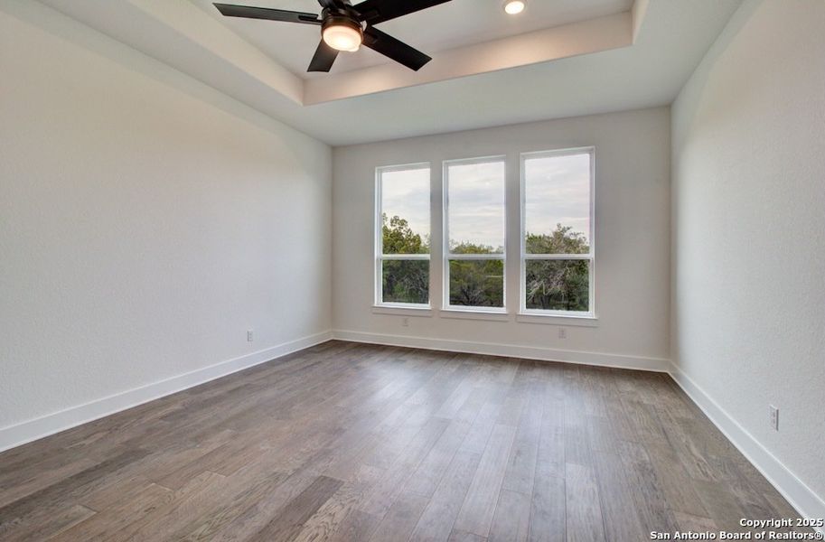 Spacious, unfurnished interior of a new home in Verandas at the Rim, San Antonio (Image 28).
