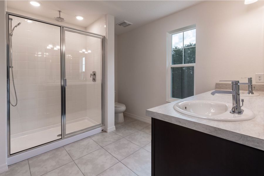 Modern Primary Bathroom with Stylish Features in Central Florida House Modern Primary Bathroom with Stylish Features in Central Florida House