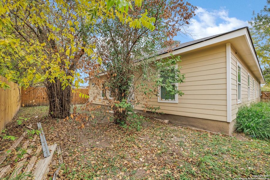 Exterior details and patio area of a home in , San Antonio (Image 20).
