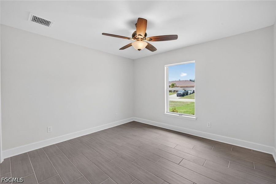 Spacious, unfurnished interior of a new home in Cape Coral, Cape Coral (Image 22).