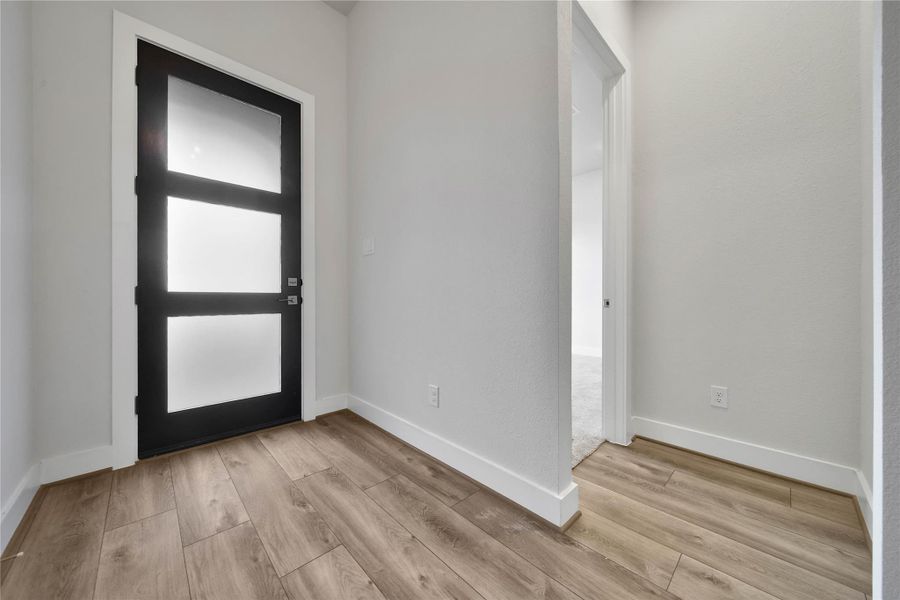 Spacious, unfurnished interior of a new home in , Rosharon (Image 17).