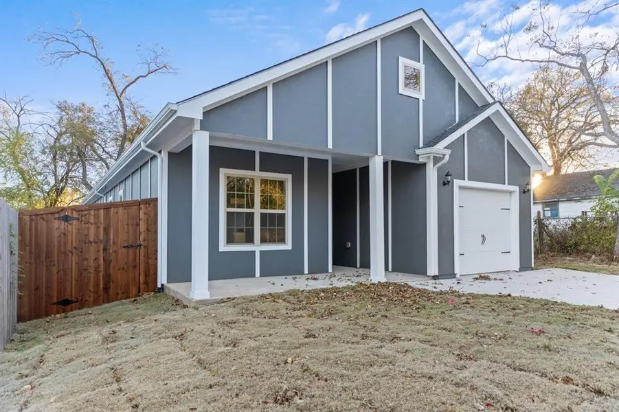 Exterior details and patio area of a home in , Bonham (Image 4).