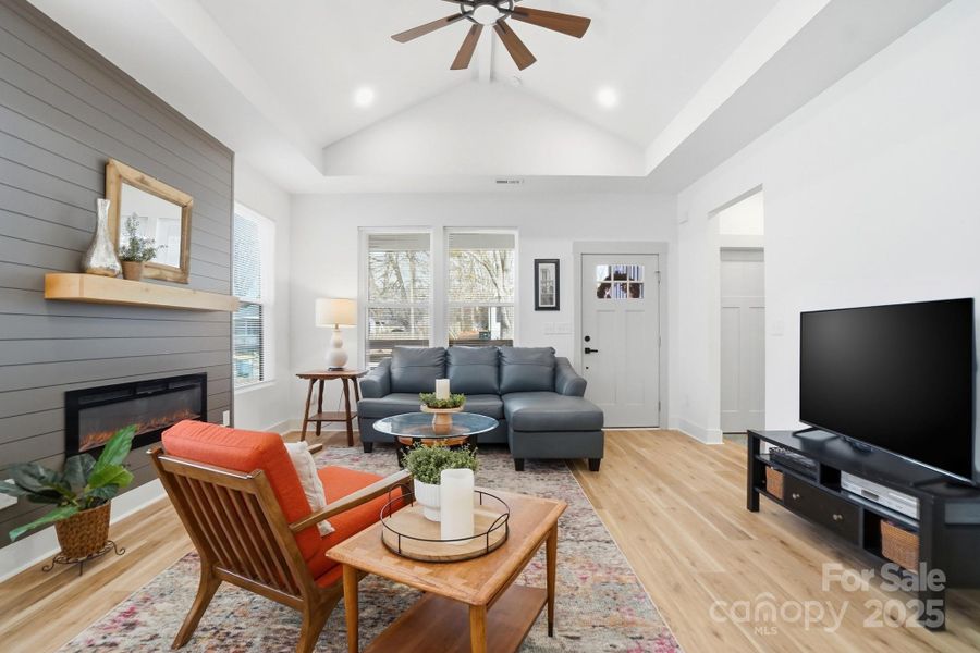Living Room with Vaulted Ceilings Living Room with Vaulted Ceilings