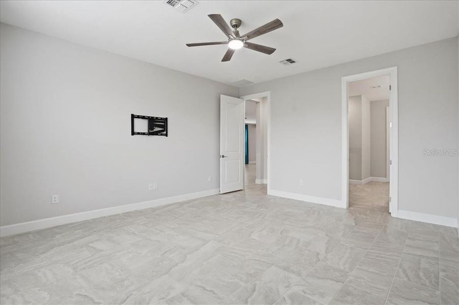 Spacious, unfurnished interior of a new home in , Palmetto (Image 36).
