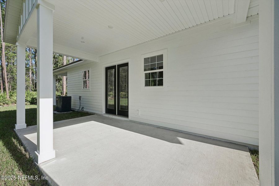 Exterior details and patio area of a home in , Palatka (Image 18).