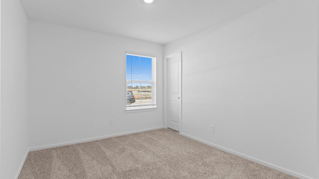 Spacious, unfurnished interior of a new home in Caldwell Crossing, Iowa Colony (Image 14).