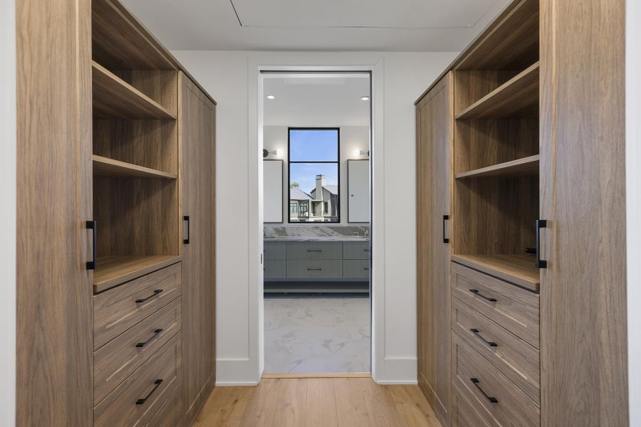 Furnished interior view inside a new home in , Kiawah Island (Image 19). Furnished interior view inside a new home in , Kiawah Island (Image 19).