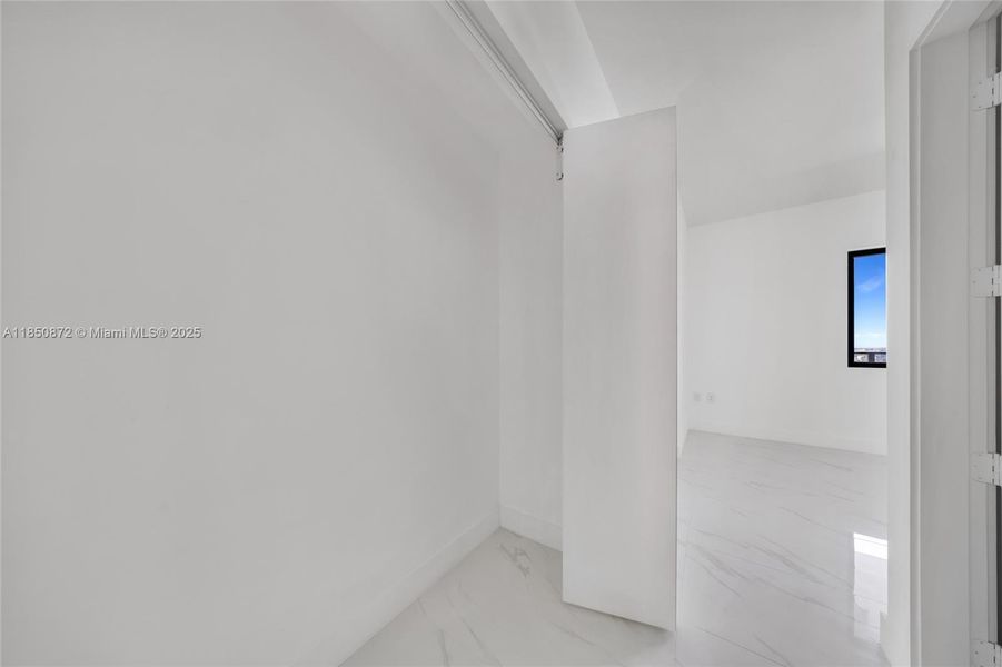 Spacious, unfurnished interior of a new home in , Miami (Image 27).