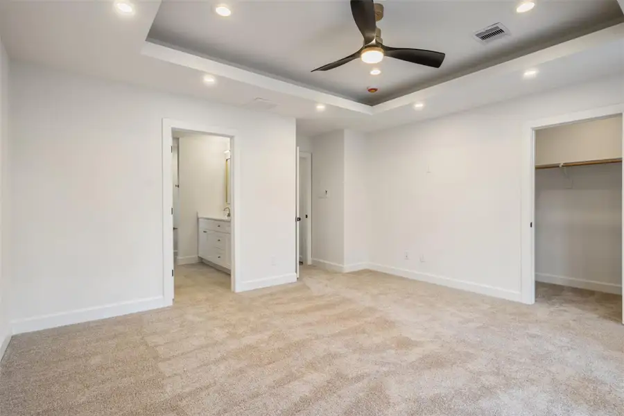 Spacious, unfurnished interior of a new home in , Houston (Image 27).