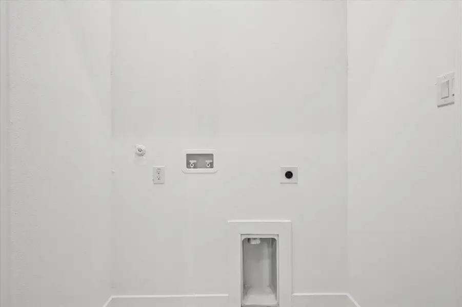 Spacious, unfurnished interior of a new home in , Fort Worth (Image 15).