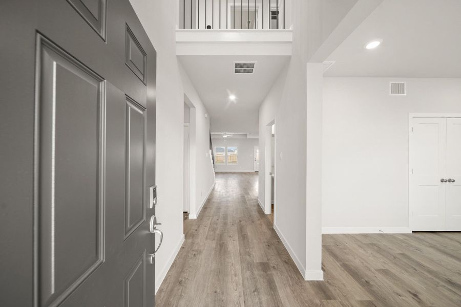 Spacious, unfurnished interior of a new home in Pearlbrook, Texas City (Image 13).