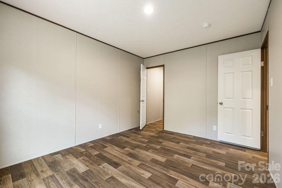 Spacious, unfurnished interior of a new home in , Nebo (Image 26).