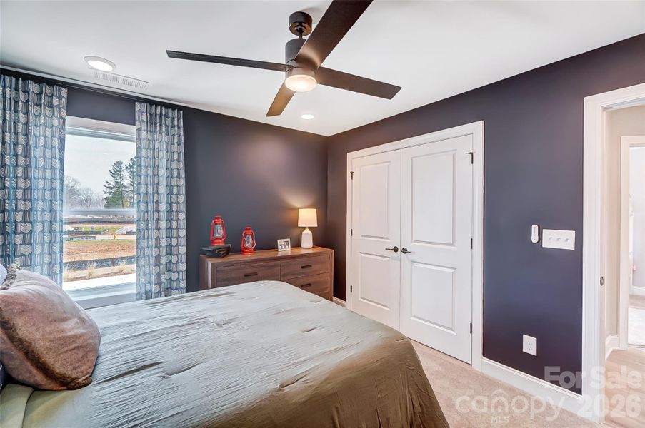 Secondary bedroom on the upper floor