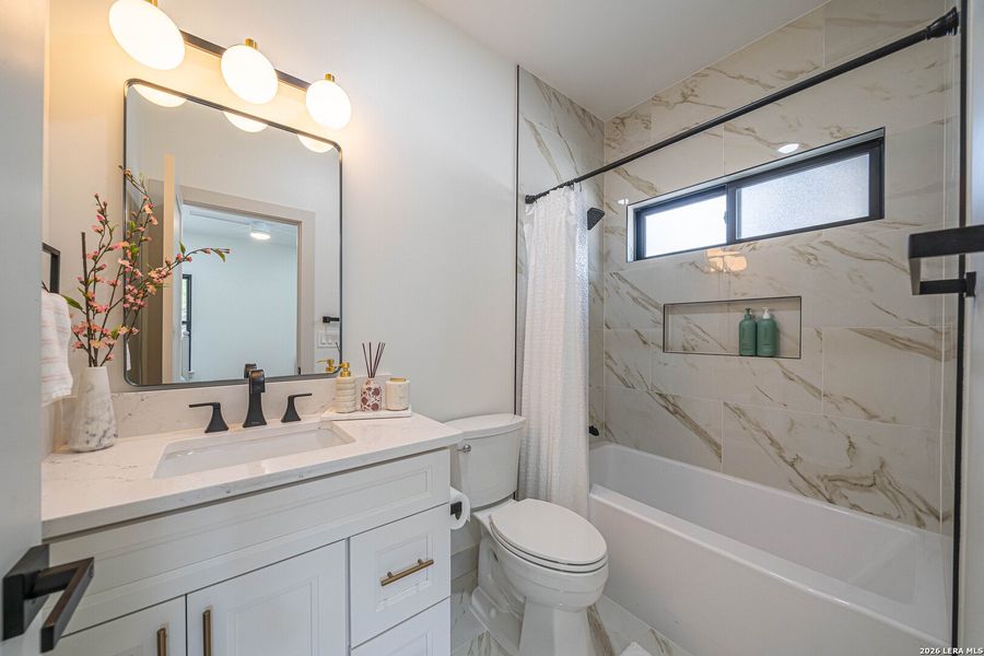 Furnished interior view inside a new home in , Bandera (Image 29).