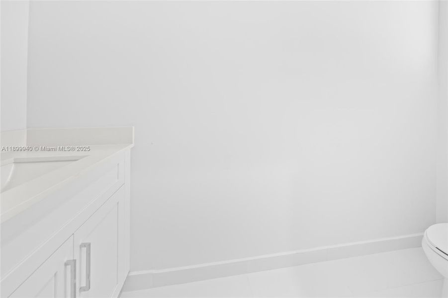 1/2 bath / powder room 1/2 bath / powder room