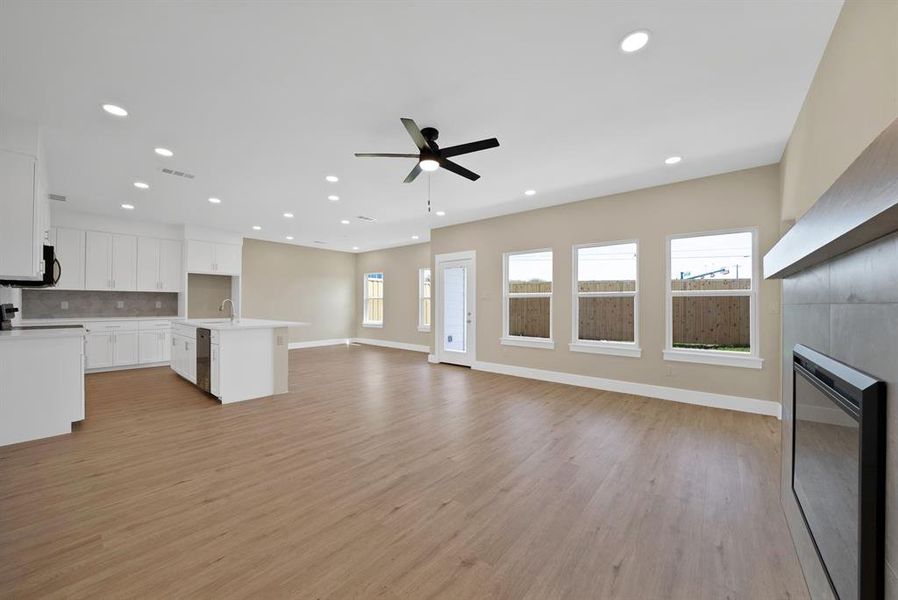 Spacious, unfurnished interior of a new home in , The Colony (Image 18).