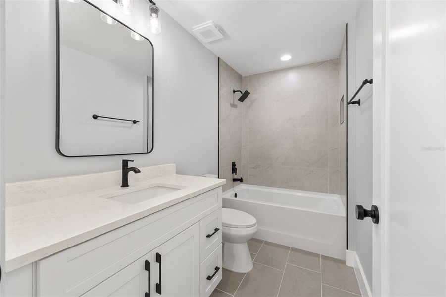 Furnished interior view inside a new home in , Ocklawaha (Image 10).