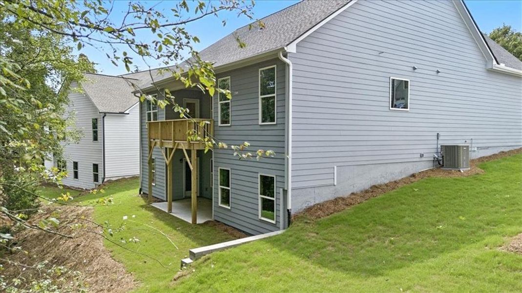Exterior details and patio area of a home in Traditions of Braselton, Jefferson (Image 27).