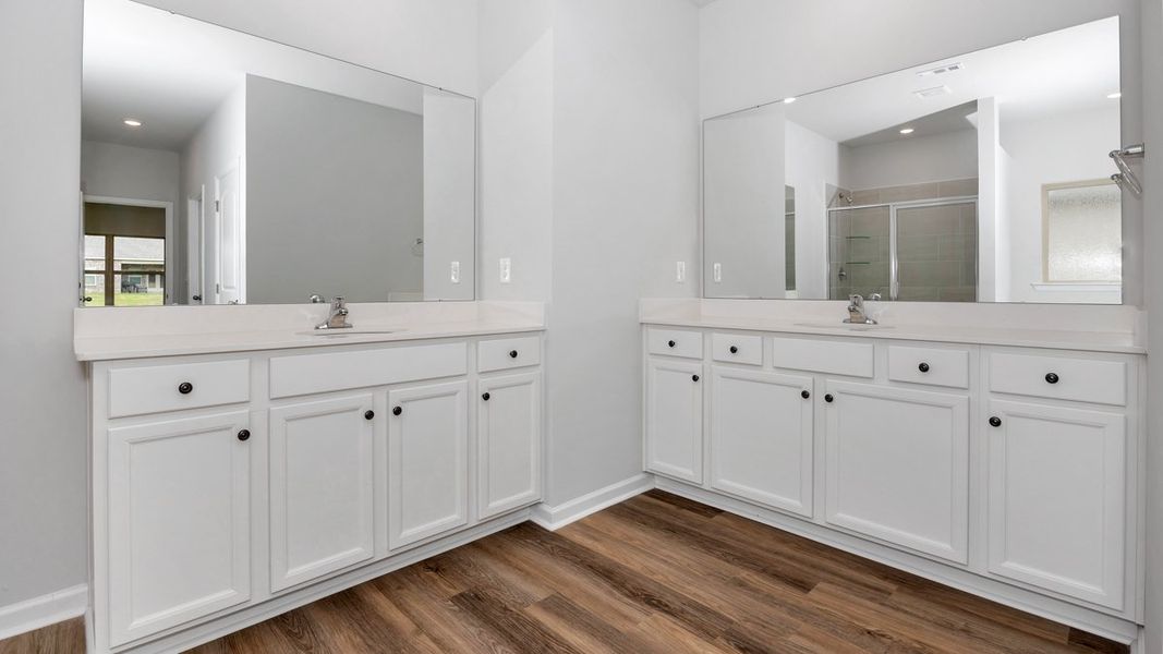 Representative furnished interior of a home built from the Kathryn by D.R. Horton in Riverwood Gardens, Oakland (Image 8).