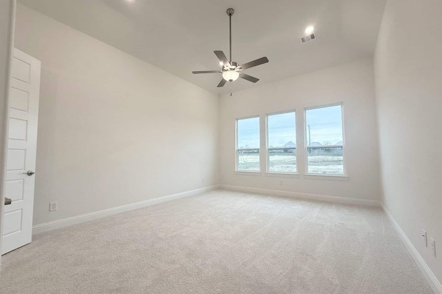 Spacious, unfurnished interior of a new home in Ridge Park Estates, Royse City (Image 17).