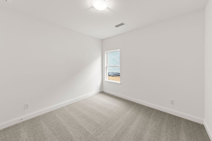 Spacious, unfurnished interior of a new home in Creekside, Royse City (Image 25).