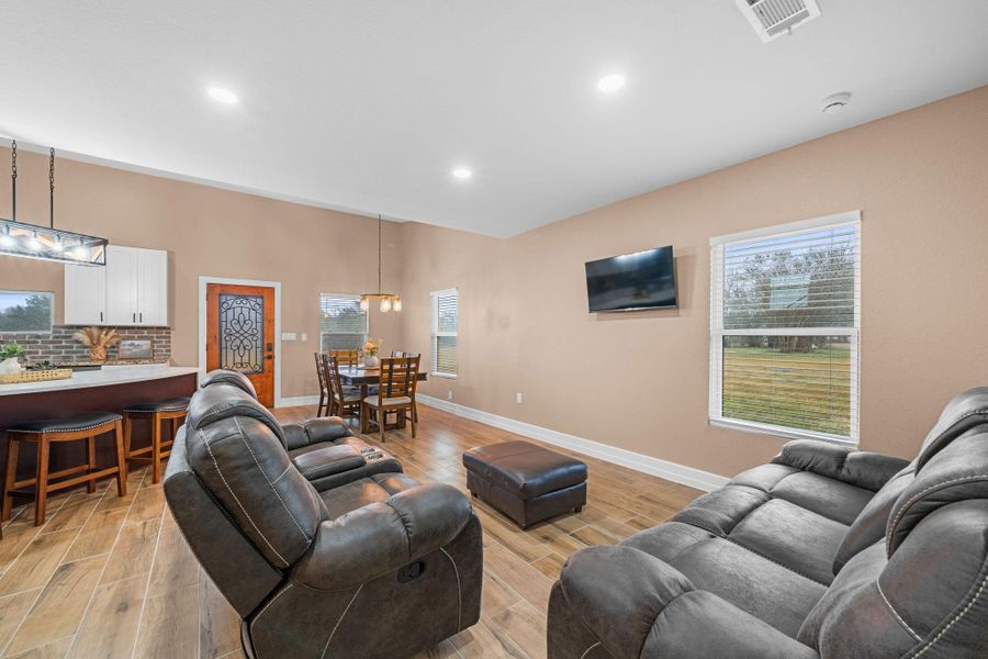 Natural light pours in through the large windows, while recessed LED lighting ensures the space stays bright and modern well into the evening.