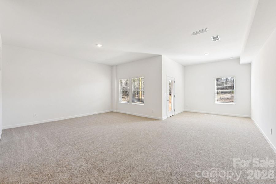 Spacious, unfurnished interior of a new home in Brighton Springs, York (Image 16).