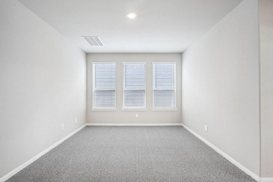 Spacious, unfurnished interior of a new home in Kemah Crossing - Luxe Series, Kemah (Image 32).