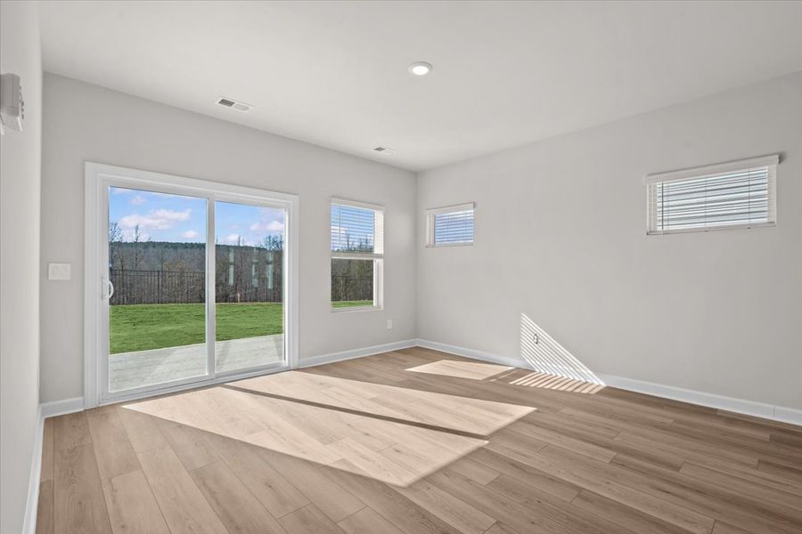 Spacious, unfurnished interior of a new home in Creek Ridge - Heritage Collection, Spartanburg (Image 10).