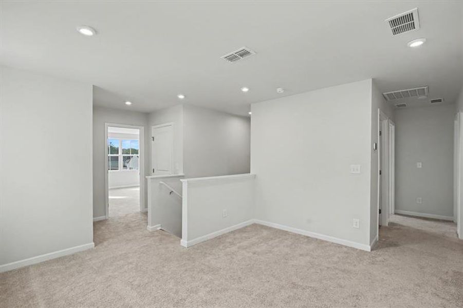 Spacious, unfurnished interior of a new home in Sterling Oaks, Ash (Image 12).