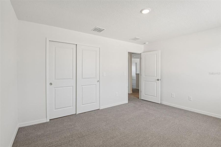 Spacious, unfurnished interior of a new home in Hilltop Vistas, Dade City (Image 36).