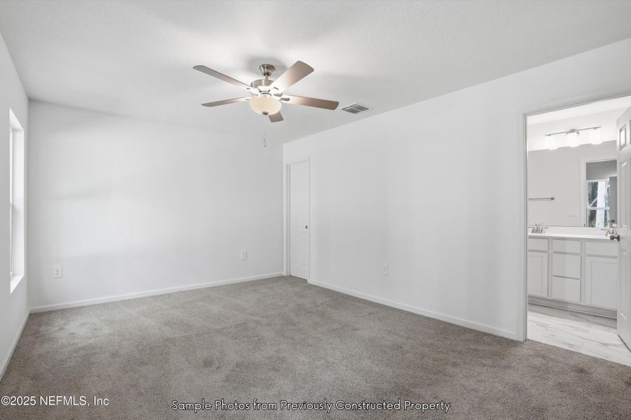 Spacious, unfurnished interior of a new home in , Green Cove Springs (Image 7).