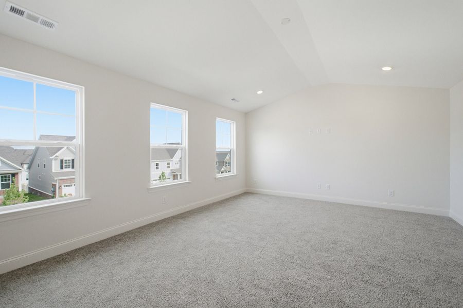 Spacious, unfurnished interior of a new home in McCain's Station, Gallatin (Image 32).