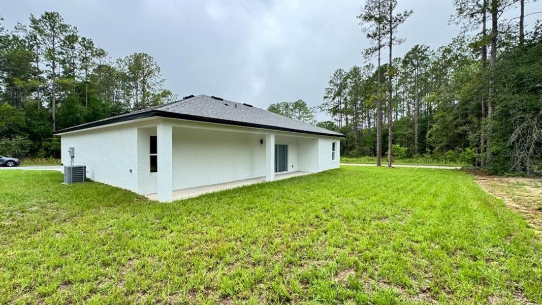 Exterior details and patio area of a home in , Citrus Springs (Image 3).