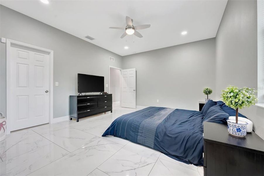 Furnished interior view inside a new home in , Bradenton (Image 34). Furnished interior view inside a new home in , Bradenton (Image 34).