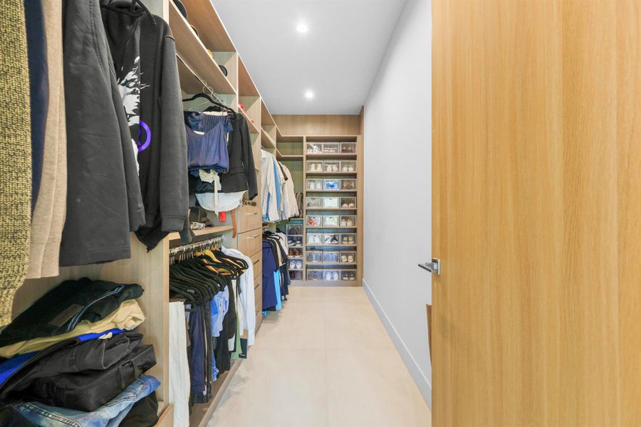 Furnished interior view inside a new home in , Fort Lauderdale (Image 6).