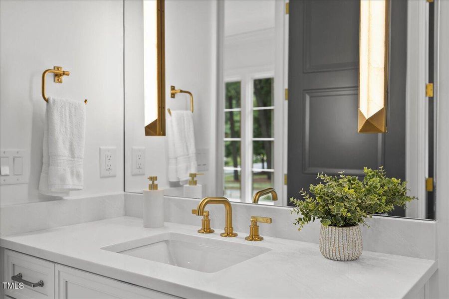 044-2A1A8302 044-2A1A8302