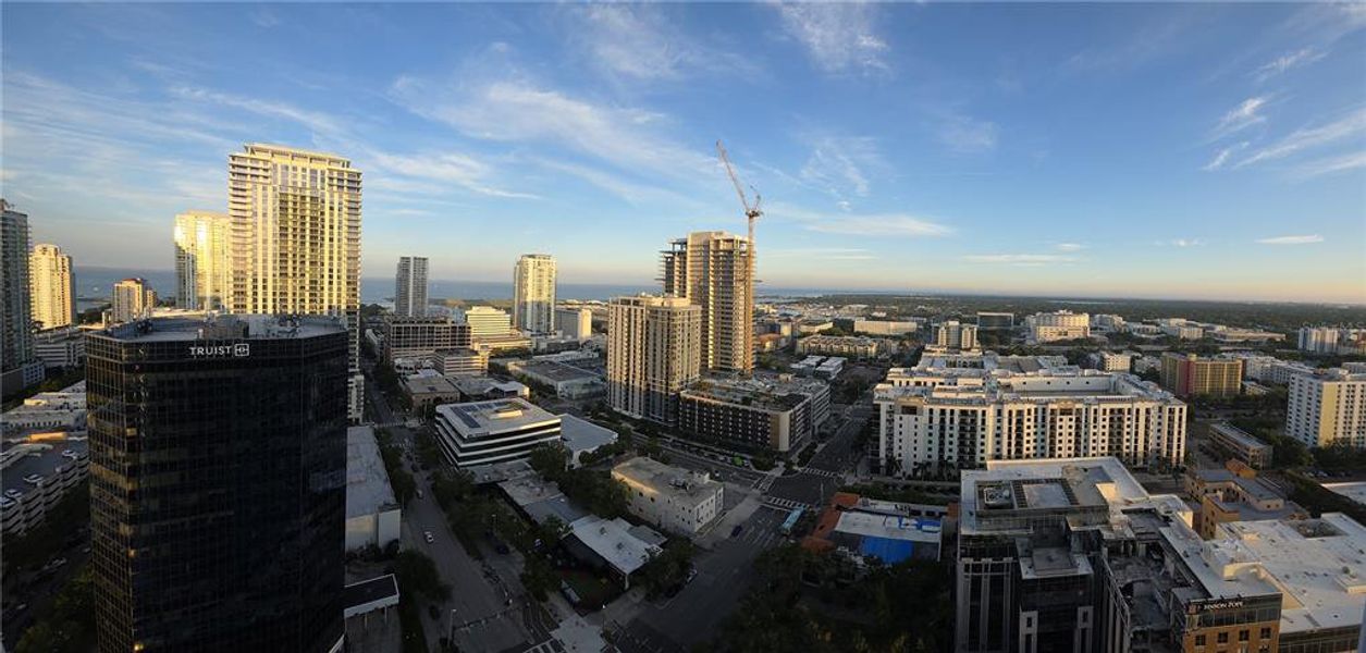 Condo located in St. Petersburg, FL showcasing its design and architecture (Image 3).