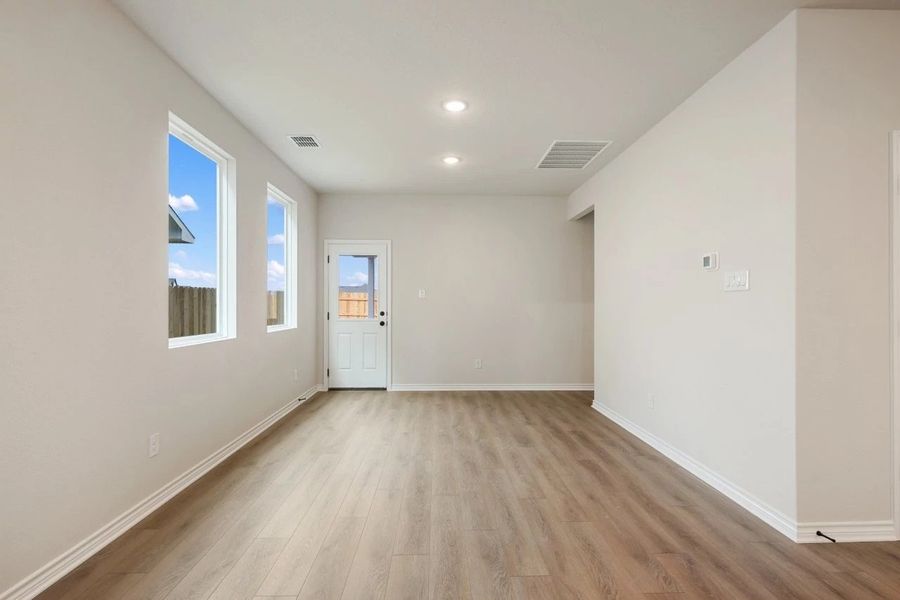 Spacious, unfurnished interior of a new home in Lariat, Liberty Hill (Image 29).