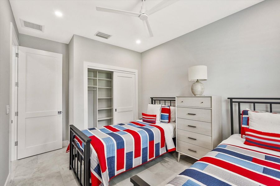 14-425 Hugh Street-14