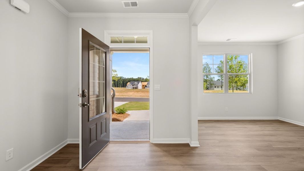 Representative unfurnished interior of a home built from the Green by D.R. Horton in Fairway 17 at Mirror Lake, Villa Rica (Image 19).
