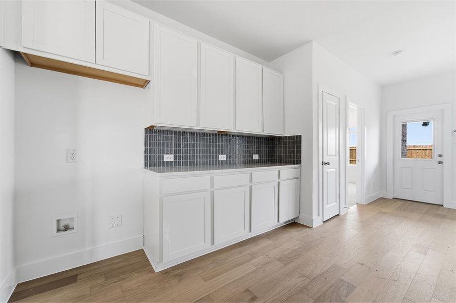 Furnished interior view inside a new home in Saddlebrook Estates, Waxahachie (Image 7).